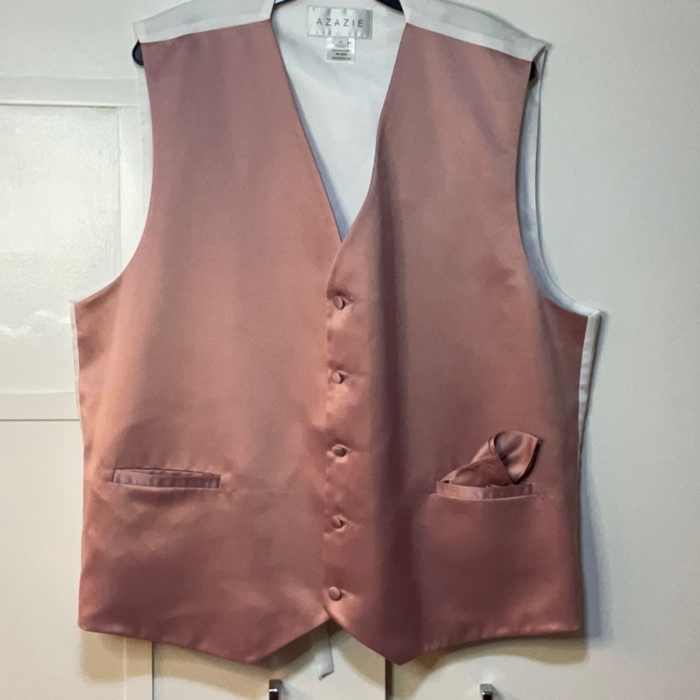 Azazie Men’s Polyester Vest w/pocket square (XL) - Picture 2 of 5